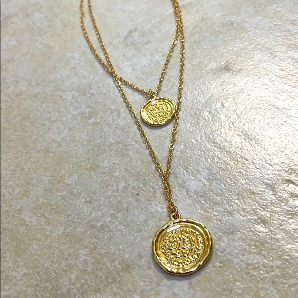 Layered medallion necklace from FabFitFun - Picture 1 of 2